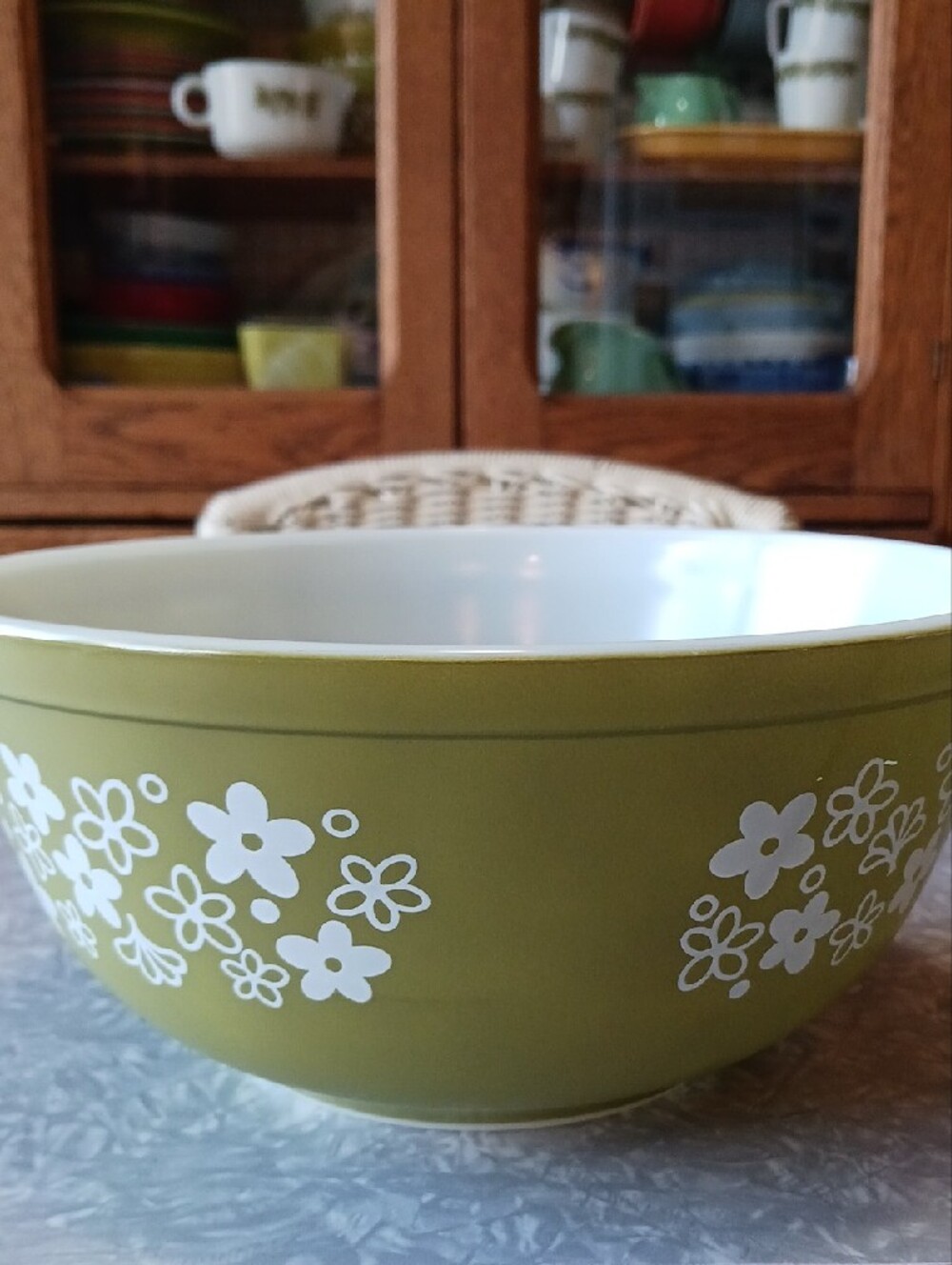 Pyrex ~ Spring Blossom Green 2.5 qt bowl - Picture 5 of 14